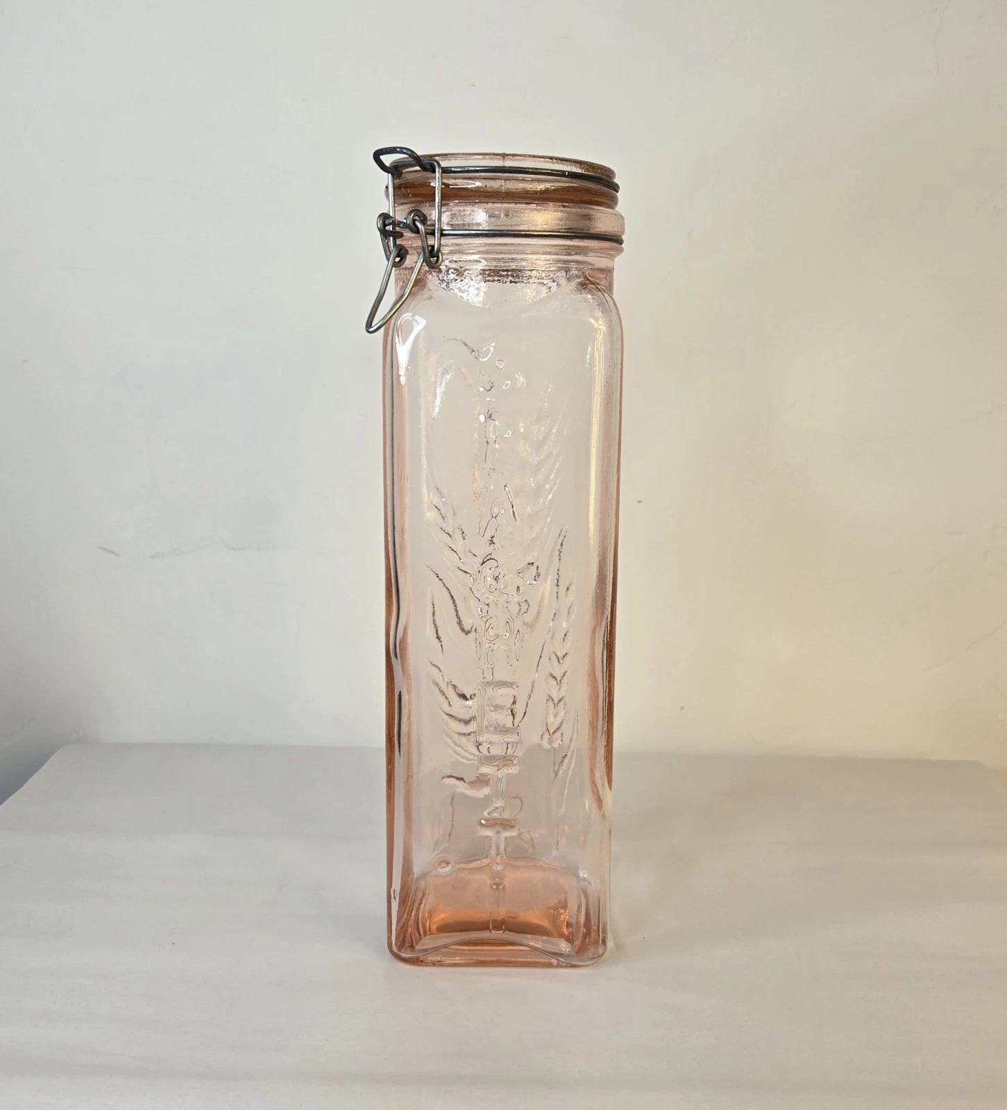 Vintage Casadis Milano Pink Glass Spaghetti Container Jar Bail Swing Hinge Lid
Opens in a new window