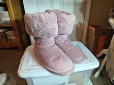 Womens LAMO Pink Suede Winter Boots Sz. 10