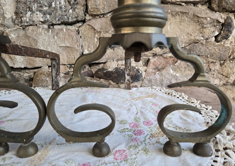 Juego de Chimenea Federal Antigua Andirons Latón Fundido y Hierro Foto 4 de 4