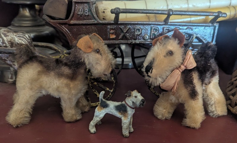 RARE BEAUTIFUL 2" ANTIQUE FOX TERRIER DOG CAST IRON HUBLEY 1930 AMERICANA 