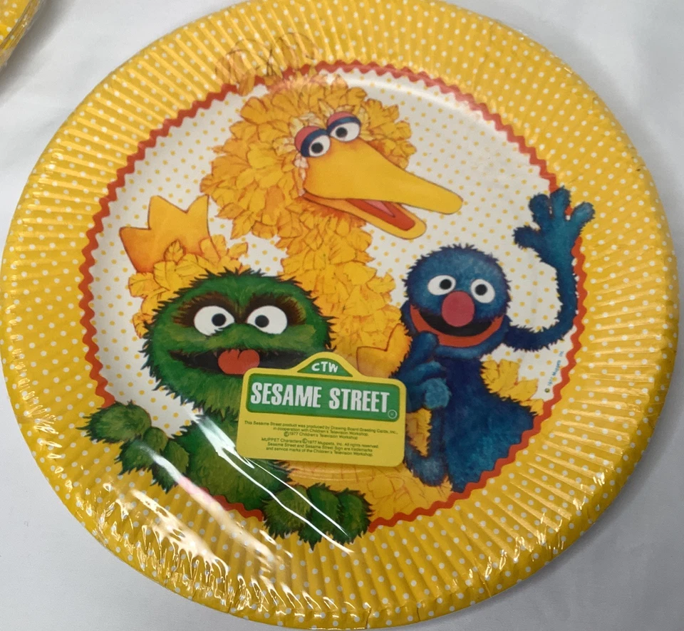 Новые из старых запасов винтажные тарелки на день рождения Улица Сезам 2 штуки 8 штук 1977 девять дюймов - Изображение 2 из 4