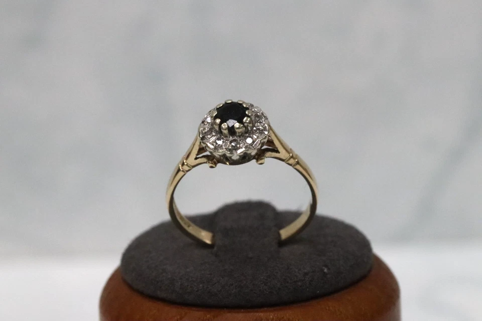 Anillo con racimo de diamantes y zafiros de oro amarillo de 9 quilates - talla N - sello del Reino Unido Foto 3 de 4