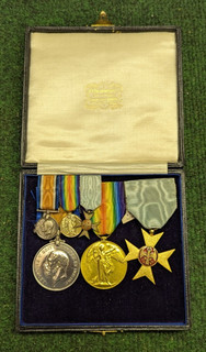 F. Brooks 3 Medal set with Matching Miniatures w/ case WW1 England UK Serbia