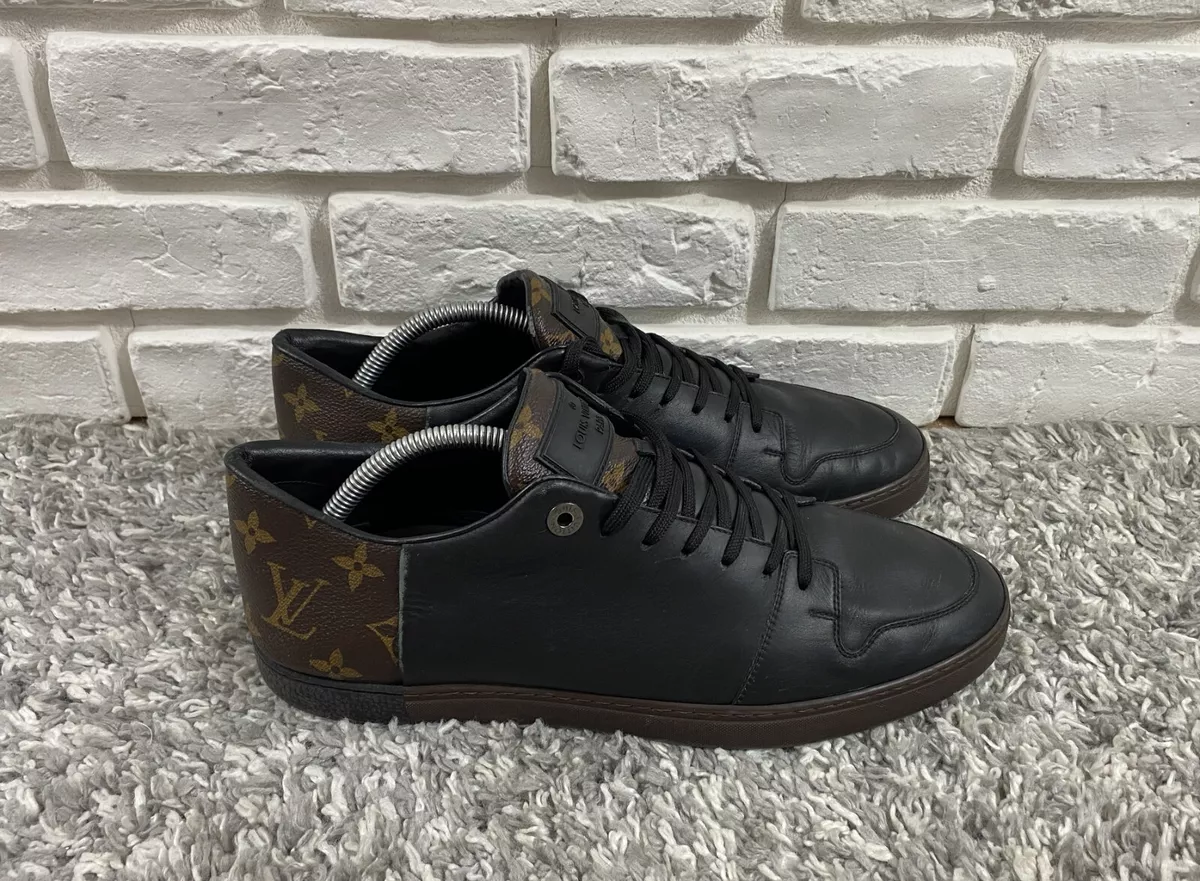 Men's Louis Vuitton Sneakers Shoes Size (LV 8 USA 9 ) Great Condition