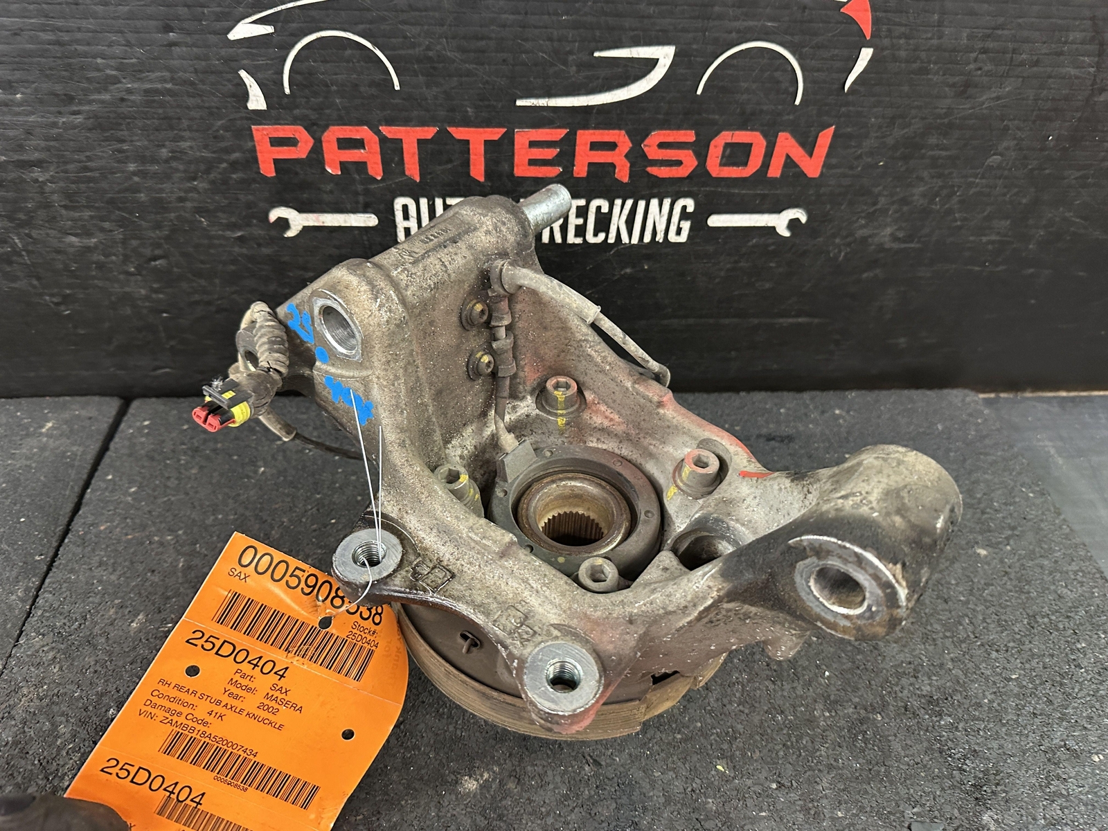 02-06 MASERATI SPYDER REAR PASSENGER RIGHT RH STUB AXLE KNUCKLE
