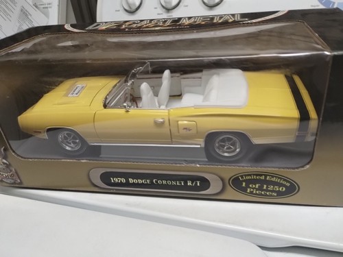Road Signature Collection 1970 Dodge Coronet Convertible 1:18 rare Yellow 🟡 - Picture 8 of 9
