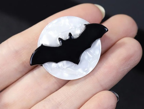Mond und Fledermaus 2D geschichtete Acryl Brosche. - Bild 2 von 4