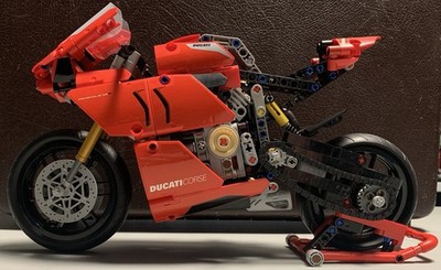 LEGO 42107-1 Ducati Panigale V4 R