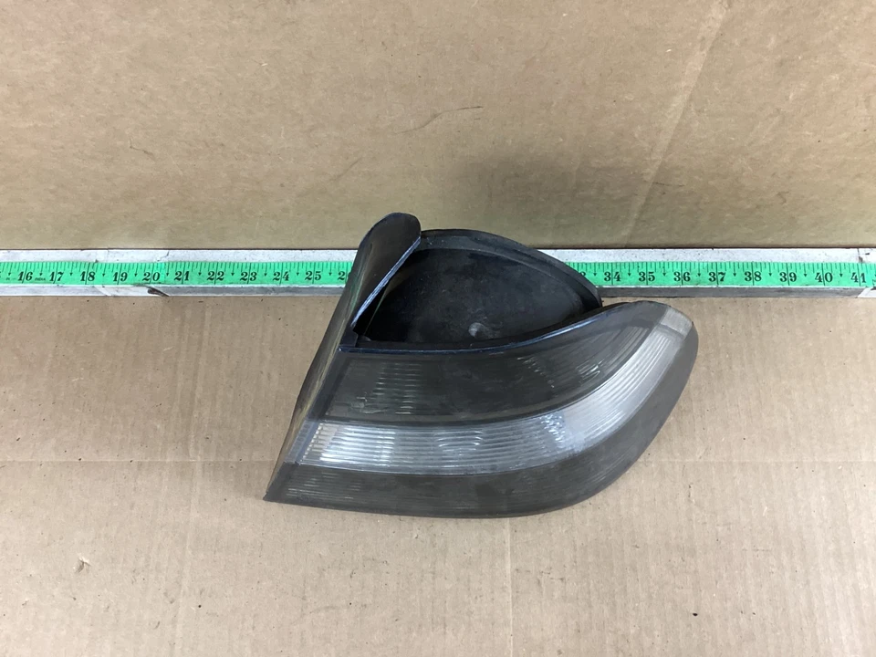 Luz trasera exterior lado pasajero BMW 325i 328i 328Ci E46 1999-2001 OEM Foto 2 de 4