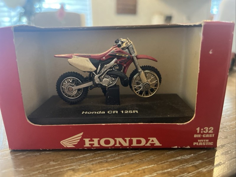 Honda CR-125 1:32 Die-Cast Motorcycle Box, No Plastic Cover On Box Please Read!!