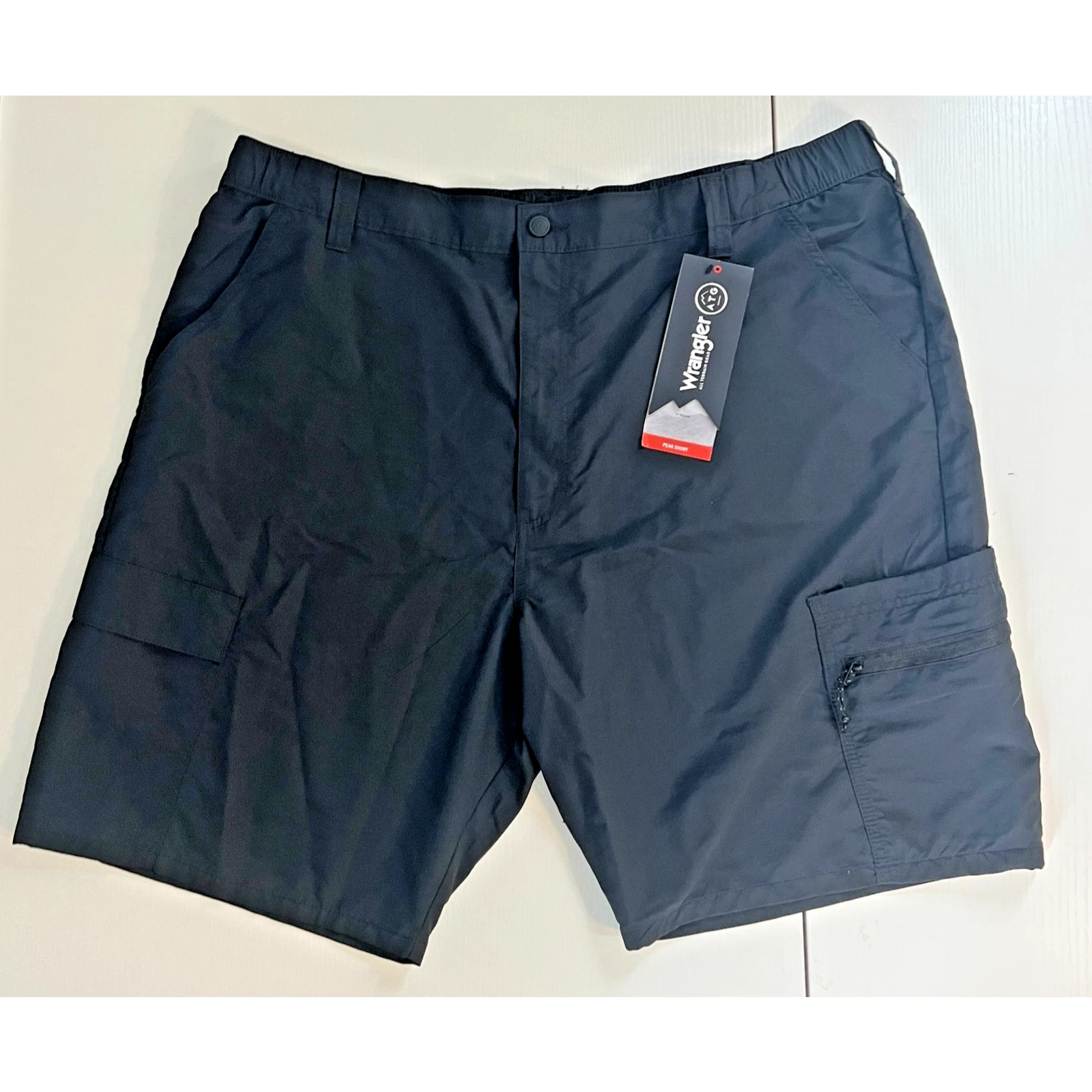 Wrangler ATG Peak Cargo Shorts Navy Size 44 Quick Dry 10” Inseam NWT