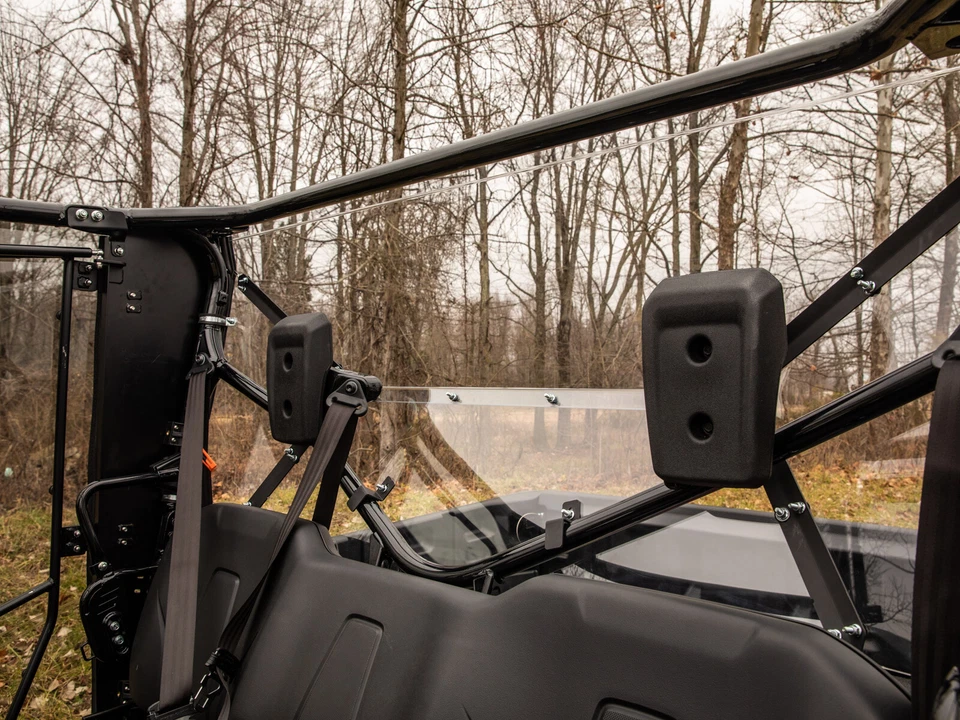 Parabrisas trasero SuperATV Light Tint para Honda Pioneer 1000 (2016+) Foto 2 de 4