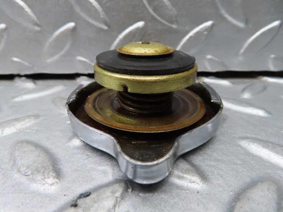 Tapa radiador cupé Mercedes-Benz W114 280CE RS-512A Foto 4 de 4