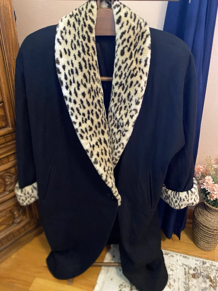 Abrigo largo de lana negro elegante y atrevido de colección con ribete de guepardo de piel sintética talla XL USADO EN EXCELENTE ESTADO Foto 2 de 4