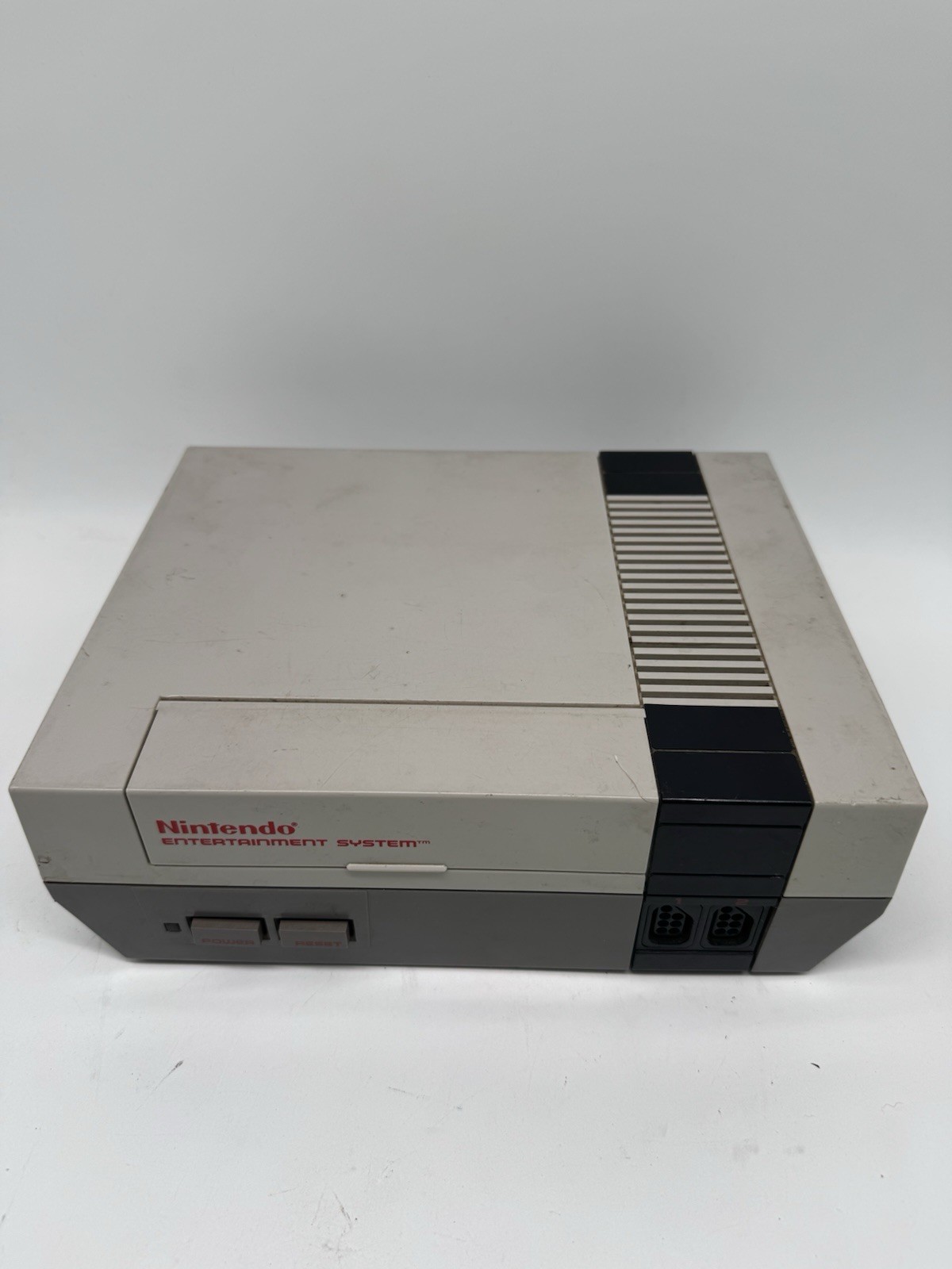 Nintendo NES-001 Entertainment System Gray Console Only Powers On ...