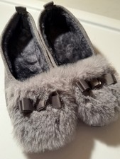 Women  s Grey Faux Fur Slippers - Size 7
