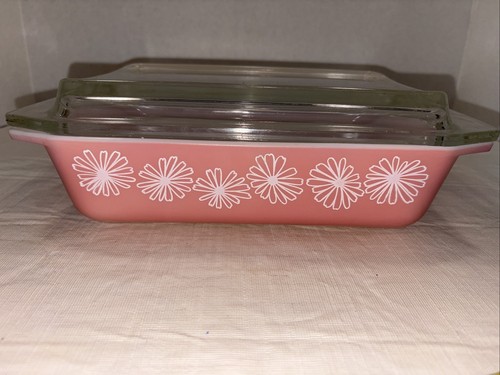 Vintage PYREX Pink Daisy #575 Space Saver Casserole 2 Qt. with PYREX clear lid - Picture 3 of 10
