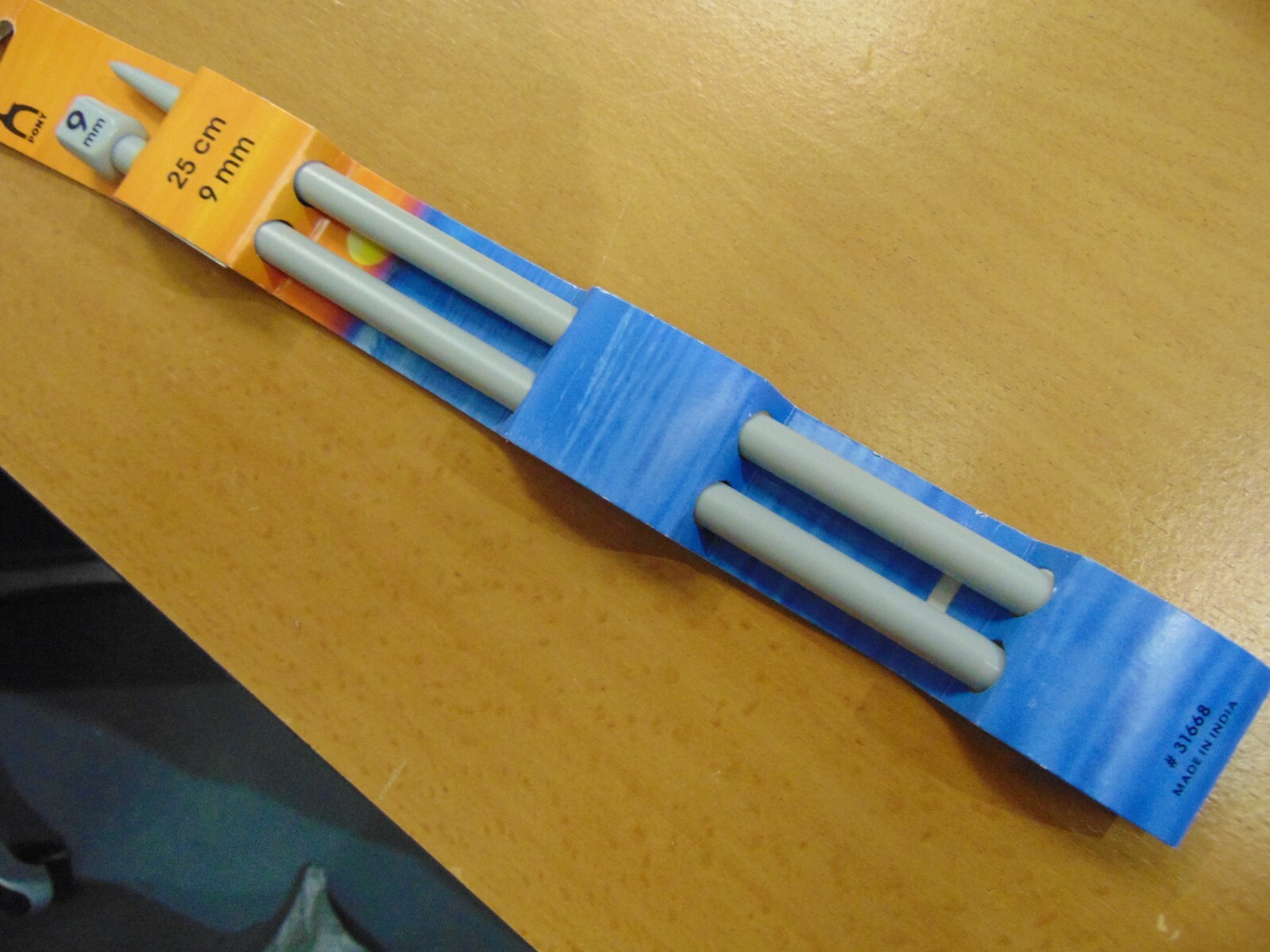 Pony Knitting Needle`s  25cm  9 mm (Pair)
