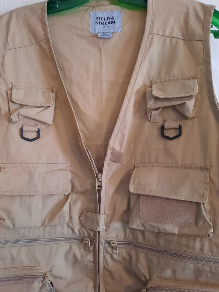 Men’s Field & Stream Khaki Fly Fishing Vest Size XL - Image 2 of 4