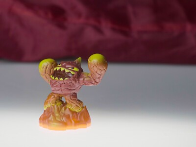 SKYLANDERS GIANTS - Eruptor Lightcore (mit Karte & Code)