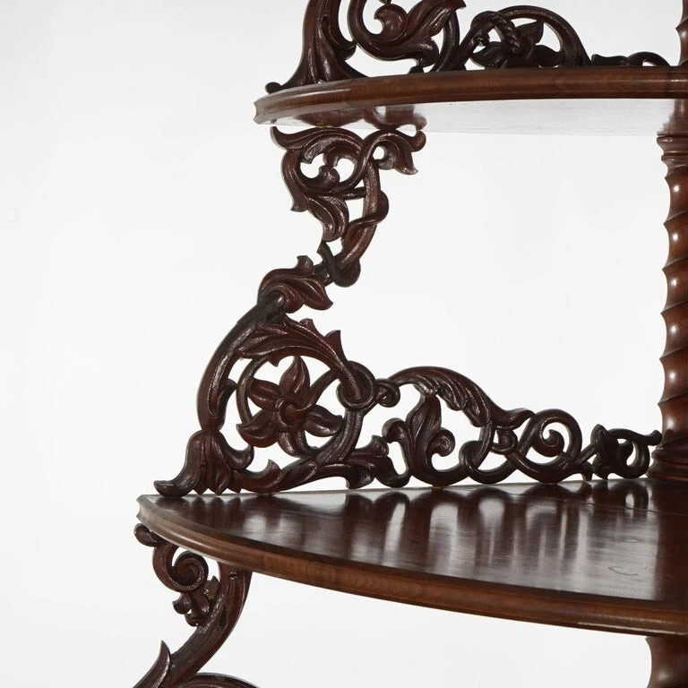 Antiguo par de gabinetes de curiosidades de esquina con incrustaciones, perforados y tallados de caoba c1870 Foto 2 de 4