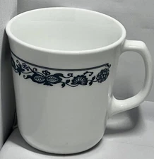 Corning Corelle Old Town Blue Onion Coffee Mug 3-1/2”T Excellent Used Condition