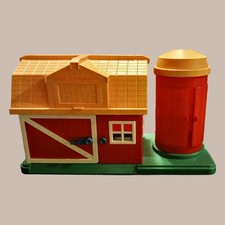 PLAYSKOOL--Li'l Playmates-Farm Set-Barn & Lots of Animals-Fences-4 Figures-1981