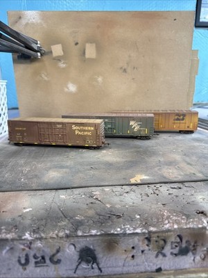 Ho Scale Custom Weathered Boxcar Lot Of 3 With Reflector Stripes & Metal Wheels
