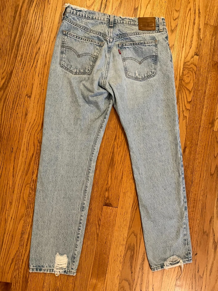 Pantalones de mezclilla rectos Levi's Premium Middy para mujer talla 29 hechos en fábrica deshilachados Foto 3 de 4