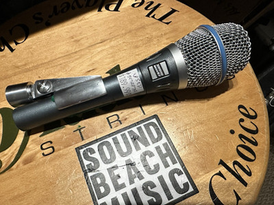 Shure BETA87A Supercardioid Condenser Vocal Microphone w/ Clip