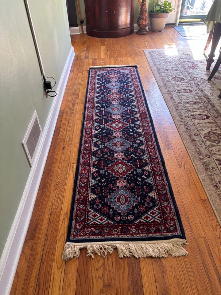 Corredor vintage geométrico azul y rojo Foto 2 de 2