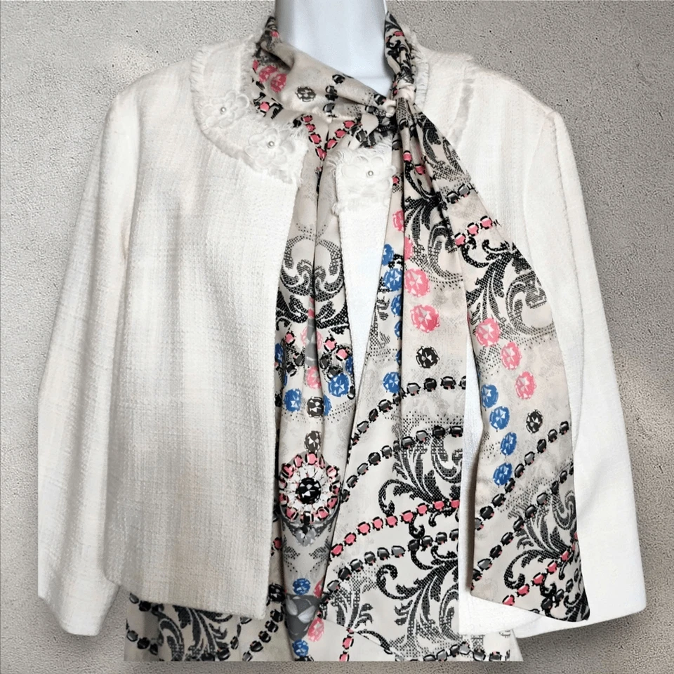 Jaqueta de tweed falso Karl Lagerfeld marfim cropped tamanho grande frente aberta GG - Imagem 2 de 4