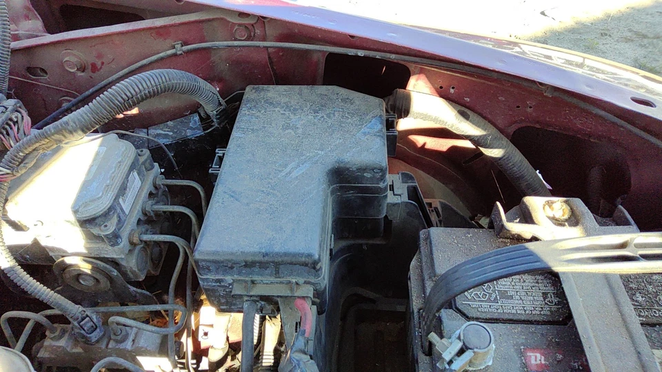 Panel de caja de fusibles del motor Dodge Durango 2000-2003 OEM 5,9 L 56045457AC Foto 2 de 2