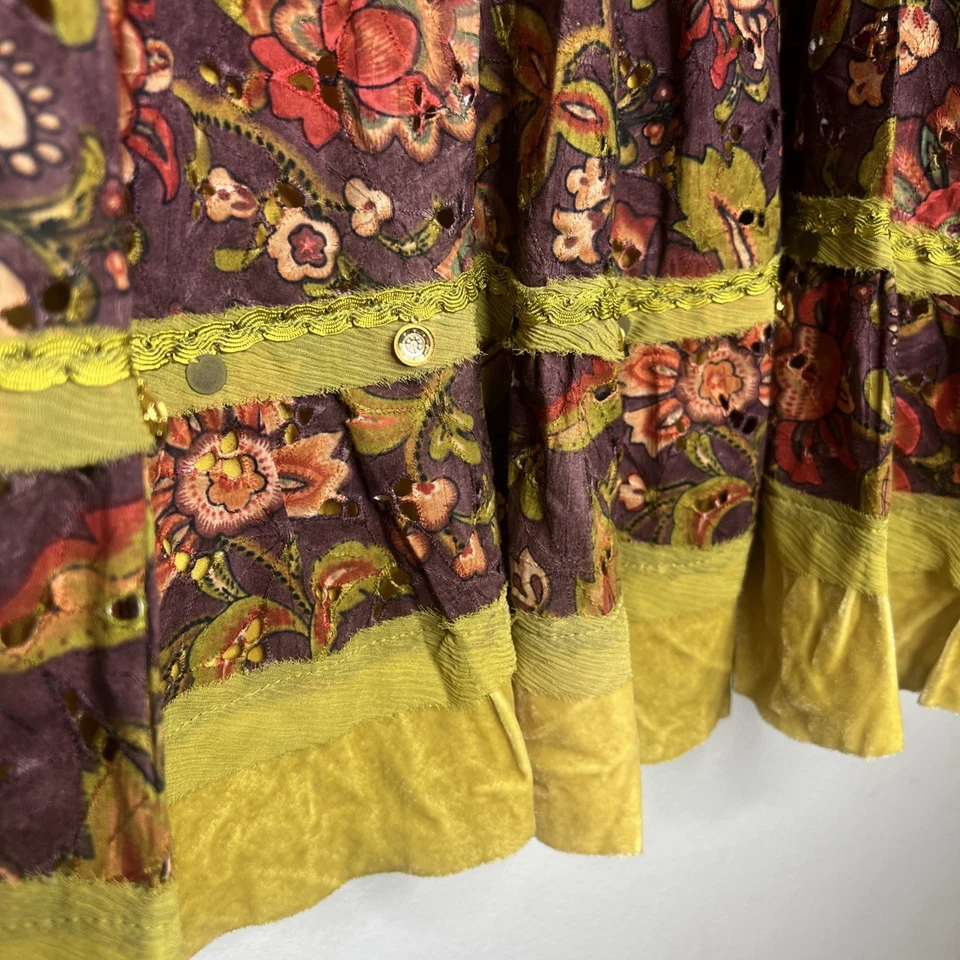 Falda Cynthia Steffe NUEVA CON ETIQUETAS FORRADA EN A CIRUELA FLORAL CON DETALLES DE OJALES HECHA EN EE. UU. - 14 Foto 3 de 4