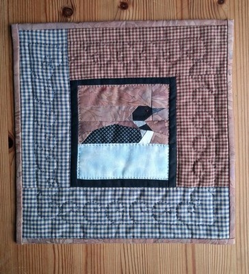 Loon Patchworkdecke, Miniatur Quilt Prachttaucher Wandbehang Textilkunst 1990er