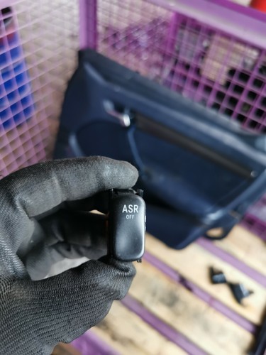 Mercedes-Benz W208 W210 W202 ASR Schalter A2108213451