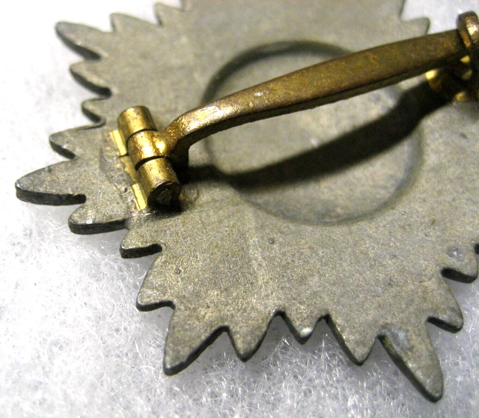 German Ostvolk Eastern People's Medal Badge w/swords ,ww2 - Image 3 of 4