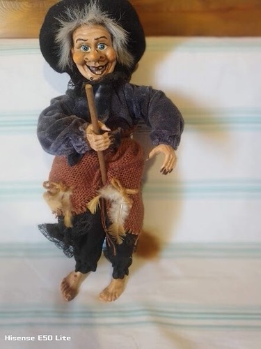 Puppe Marionette Hexe OM in einem gebrauchten aber dennoch sammelwürdigen Zusta