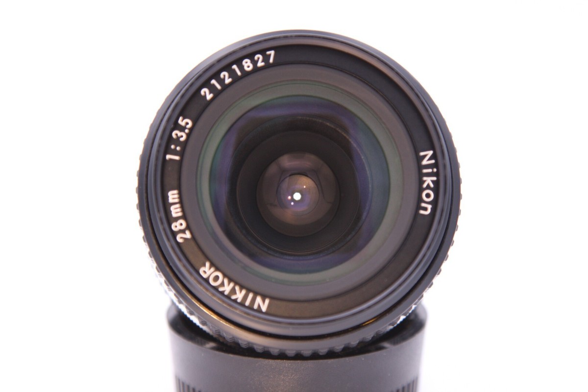 フード付き美品　Nikon Ai-s AIS Nikkor 28mm f/3.5 Nikon Ai-s AIS Nikkor 28mm f/3.5 Wide Angle Lens {Exc+5