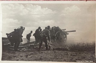 Ansichtskarte 2. Weltkrieg Wehrmacht Artillerie im Feuer