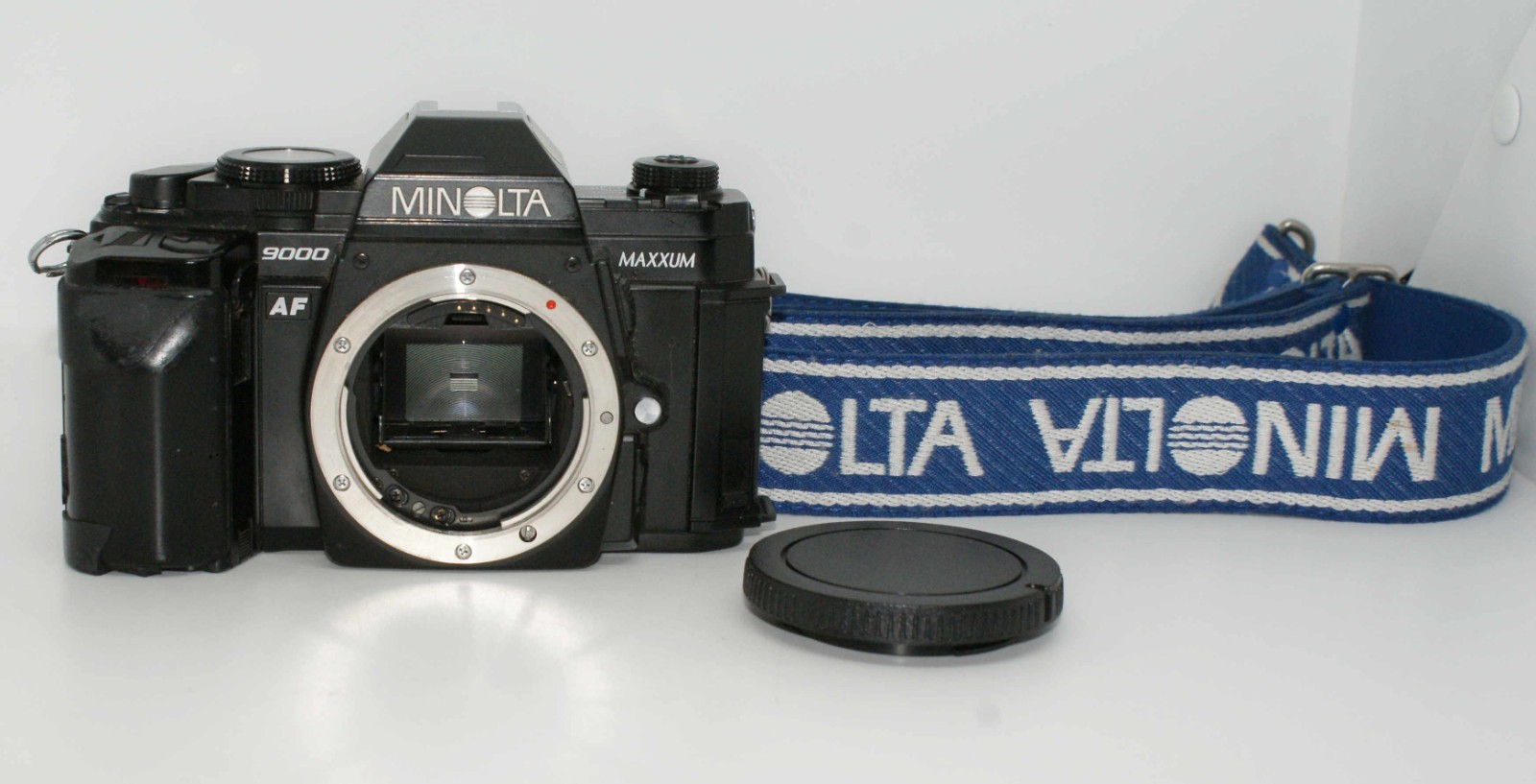 Minolta Maxxum 9000 AF, testata, tappo, tracolla