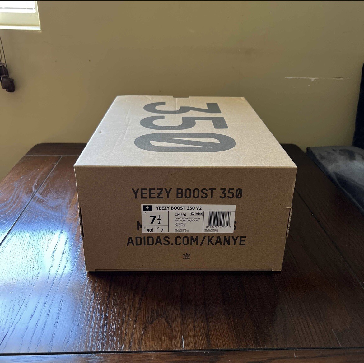 Adidas Yeezy Boost 350 V2 Cream White/Triple White Size 7.5 Adidas Yeezy Boost 350 V2 Cream White/Triple White Size 7.5