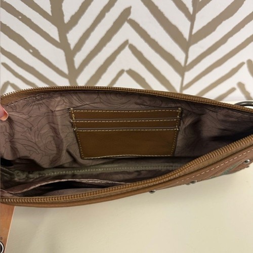 NWT Justin Boots Company Western Tooled Wristlet Crossbody - Picture 4 of 5