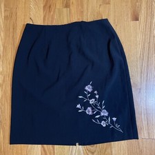 B Moss Black Skirt With Pink Floral Embroidery Sz 6 Made In USA Back Zipped