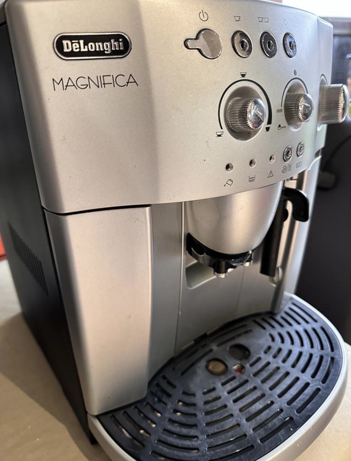 De'Longhi Magnifica ESAM4200. Silver Bean to Cup Coffee Machine eBay