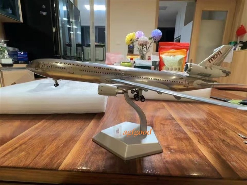 1:200 SQ Wings McDonnell Douglas MD-11 N111MD Flaps UP Diecast