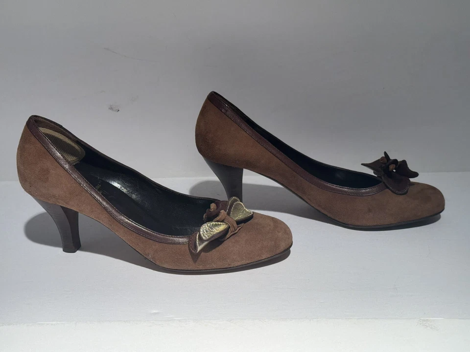 Moschino cheap and chic Brown Suede Floral Bow Pumps ~ Size 6 US / 36.5 ITALY - Image 2 of 4