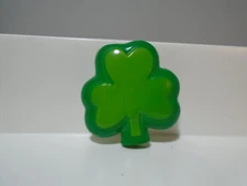 VINTAGE PLASTIC MINIATURE 1.25” SHAMROCK LAPEL PIN AMSCAN INC (MF764)