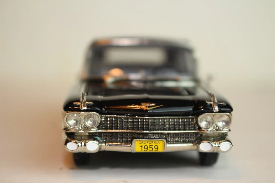 Cadillac Motor City 1959 limusina, caja de metal blanco Foto 4 de 4