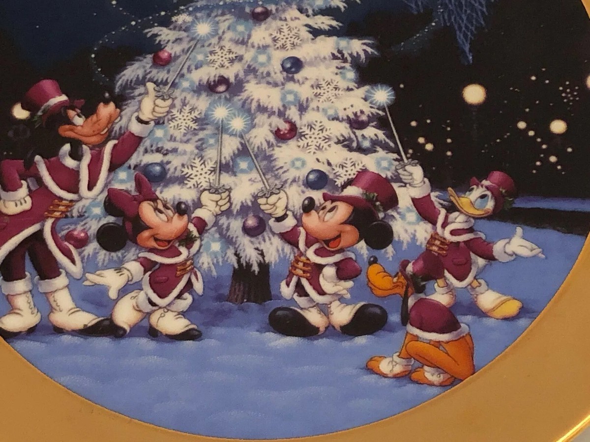 Tokyo Disneyland 1997 Christmas Fantasy Plate RARE FIND Mickey